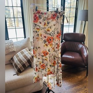 TORRID NWT SKIRT FLORAL 00 high low